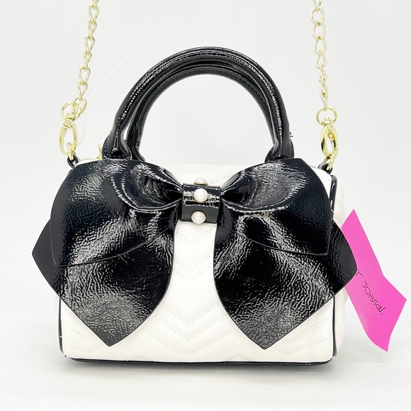 Betsey Johnson Bownanza Mini Crossbody Bag Cream Black Bow Pearl Quilted New NWT - Picture 1 of 13